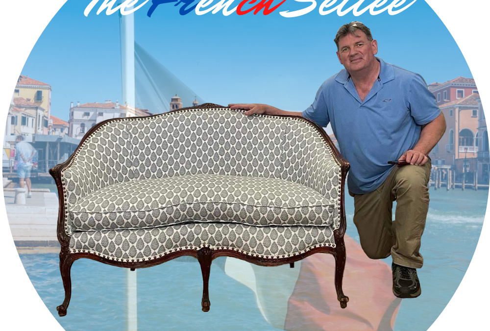 The French Settee Deluxe Class